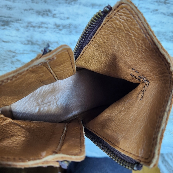 FRYE "Carly Chelsea" Cognac Double Zip Leather Ankle Bootie | Women's Size 6B - Picture 9 of 13